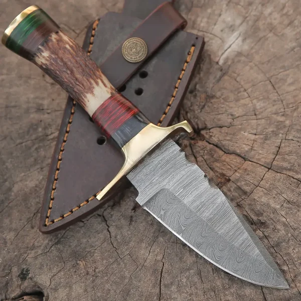 handmade-damascus-steel-hunting-knife-stag-handle-brass-bolsters-with-leather-sheath